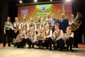 Образцовый духовой оркестр «Сириус» из Челябинска покорил еманжелинскую публику
