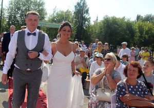 Любви все возрасты покорны: в 2022 году в Еманжелинском районе зарегистрировали два брака, где молодоженам было уже за 80