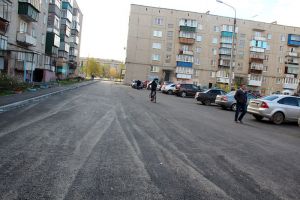 В Еманжелинске завершается асфальтирование улицы Шоссейной и двора на Северной, 44-46