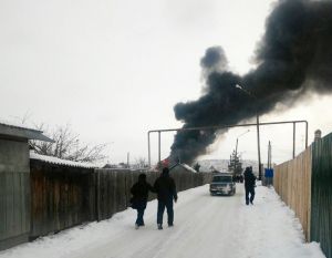 В Еманжелинске сгорел автомобиль, гараж, в котором он находился, и сарай