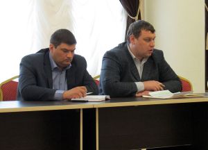 Первый заместитель главы Еманжелинского района Павел Демин (справа) подчеркнул, что проблемы решаемые