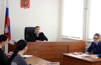Судебное заседание ведет председатель Еманжелинского городского суда Григорий Ярыгин