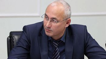 Сегодня министр образования Челябинской области Александр Кузнецов ответит на вопросы, которые волнуют школьников и их родителей