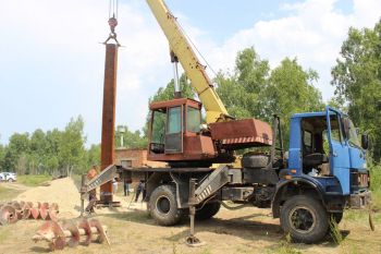 В поселке Красногорском в рамках реконструкции системы водозабора бурят три скважины