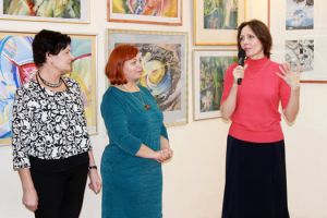 В Еманжелинск переехала выставка графики «Штрих»