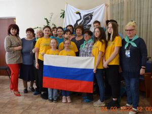 В Еманжелинске юные волонтеры выступили с патриотическим концертом