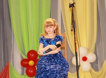 В прошлом году на фестивале Полина Беляева из Красногорского исполнила песню о родном крае