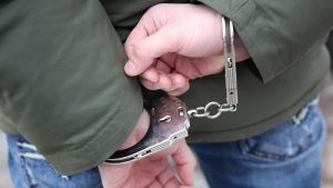 В Еманжелинске сотрудники полиции задержали подозреваемого в незаконном хранении наркотиков