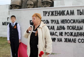 В Еманжелинске открыли памятник труженикам тыла