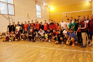 В Еманжелинске стартовал второй круг межрайонной спартакиады по волейболу