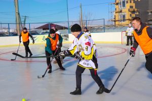 Сотрудники полиции Еманжелинского района приняли участие в открытом первенстве Еткульского района по хоккею в валенках