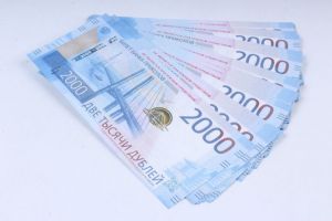 Обманула пенсионеров: в Еманжелинске мошенница рассчиталась билетом банка приколов за пустые банки