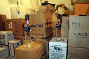 В Еманжелинске из гаража изъято более тысячи бутылок безакцизного алкоголя