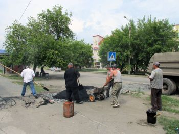В Еманжелинске начался ремонт тротуаров