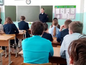В Еманжелинском районе в рамках акции «Дети России-2022» полицейские проводят профилактические беседы со школьниками