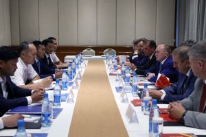 Борис Дубровский подписал соглашение о сотрудничестве между Челябинской областью и Иссык-Кульской областью Кыргызстана