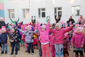 В Еманжелинске коллектив детского сада № 7 включился во всероссийскую акцию «Зарядка с чемпионом»