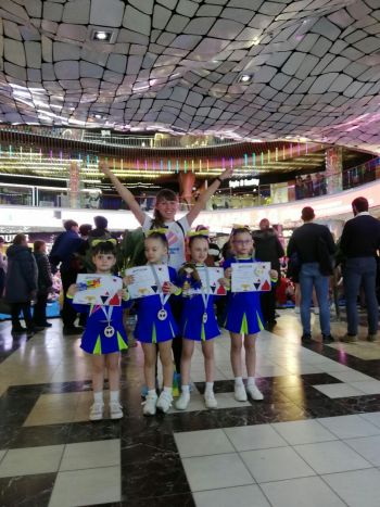 Еманжелинская команда по чирлидингу возвращается из Санкт-Петербурга с победой