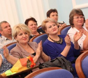 Старший воспитатель детского сада № 30 Татьяна Развозжаева из Еманжелинска награждена премией губернатора