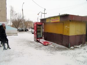 В Еманжелинске обокрали рынок «Русский базар» и витрину-холодильник на улице Матросова