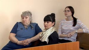 Девушкам, перепутанным 30 лет назад в челябинском роддоме, выплатят по миллиону рублей