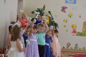В день семьи, любви и верности в еманжелинском детском саду «Ромашка» прошел праздник