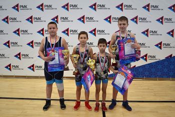 Четыре золотые и одну серебряную медаль завоевали красногорские борцы на областном турнире в Коркино