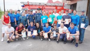 Еманжелинские пожарные выиграли соревнования по гиревому спорту