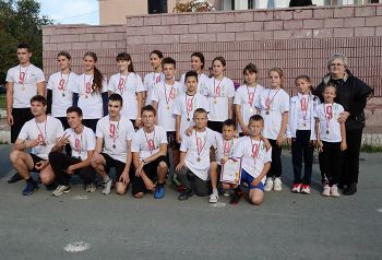 Спортсмены красногорской школы № 9 выиграли районную легкоатлетическую эстафету поколений