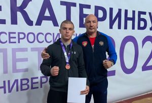Еманжелинец Антон Касимовский готовится к молодежному чемпионату России по боксу