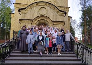 Сестры милосердия и прихожане Свято-Введенского храма Еманжелинска поклонились святыням в Тарасково и Алапаевске