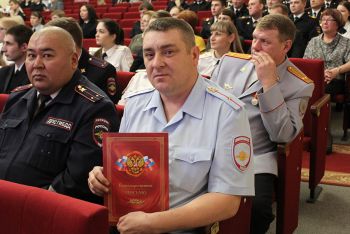За преданность и самоотдачу: в Еманжелинске на торжественном собрании чествовали отличившихся сотрудников органов внутренних дел