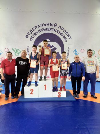 Еманжелинские и красногорские борцы стали призерами трех турниров