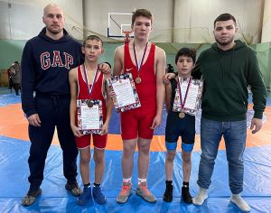 Борцы Еманжелинского района завоевали медали на первенстве области в Магнитогорске