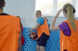 В Еманжелинске школьники обыграли полицейских в баскетбол