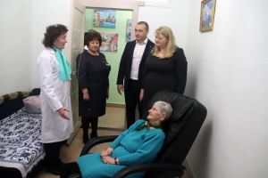 Еманжелинск с рабочим визитом посетила министр социальных отношений Челябинской области Ирина Буторина