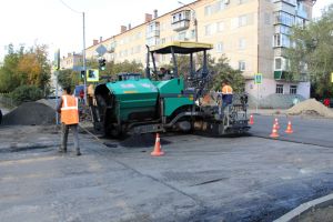 На этой неделе заасфальтировали еще один участок улицы Гагарина в Еманжелинске