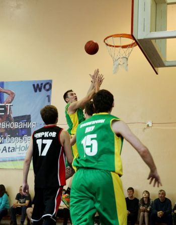 В Красногорском юбилейный баскетбольный турнир на призы ветерана спорта Гордиенко выиграли хозяева площадки