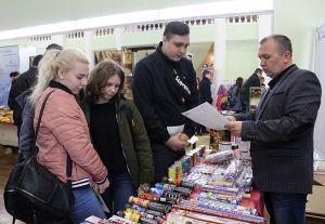 В Еманжелинске прошла выставка продукции, производимой субъектами малого и среднего предпринимательства Еманжелинского и Коркинского районов