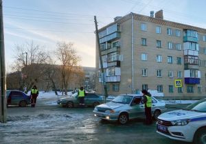 Госавтоинспекция Еманжелинска предупреждает, штрафом наказывается каждый непристегнутый пассажир