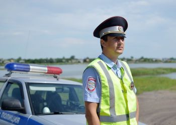 Не первый раз на автодороге Челябинск-Троицк сотрудники полиции сталкиваются с поддельными документами водителей