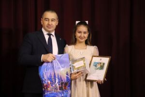 230 школьников Еманжелинского района получили приглашения на елку губернатора