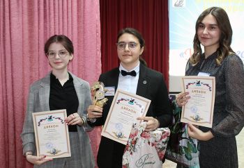 Призеры конкурса «Ученик года-2022» –  Ксения Конева, Емельяна Марабаева и Ксения Хамидуллина