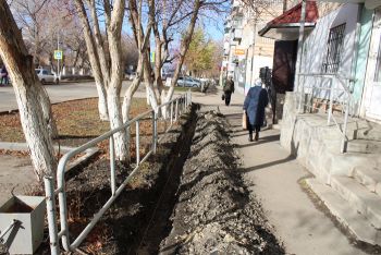 В Еманжелинске асфальтировали и благоустроили тротуары на улице Гагарина – от полиции до военкомата с двух сторон