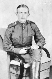 На войне гвардии старший лейтенант Евгений Кабыф был командиром огневого взвода