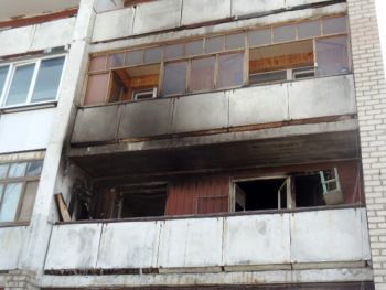 Пожар в бывшем общежитии Зауральского Еманжелинского района обнаружил местный житель