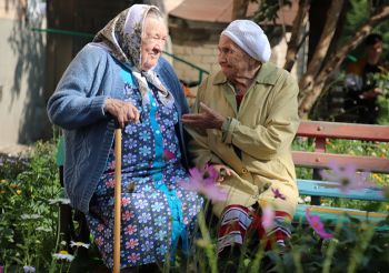 Еманжелинские пенсионеры начали получать по 700 рублей к Дню пожилого человека