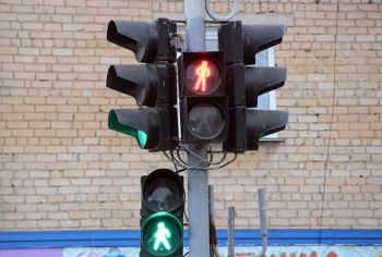 На одном из оживленных перекрестков Еманжелинска почти целую неделю неправильно работал светофор