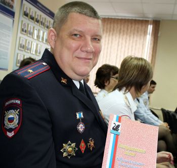 Начальник смены дежурной части майор полиции Владимир Полищук