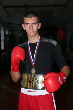 Еманжелинец Никита Соловьев завоевал чемпионский пояс на всероссийском турнире по боксу в Оренбургской области